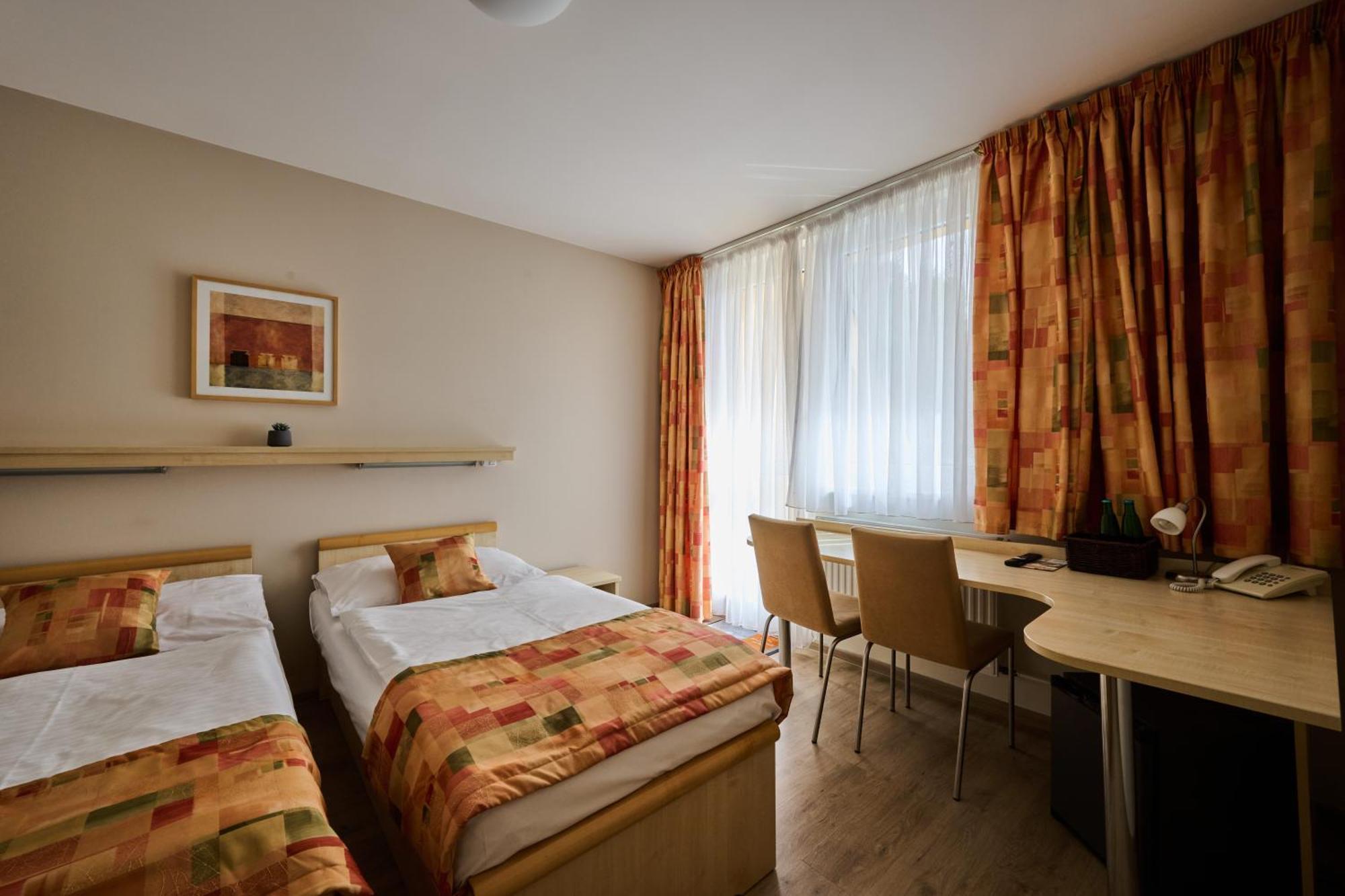 Hotel Akademie Chocerady エクステリア 写真