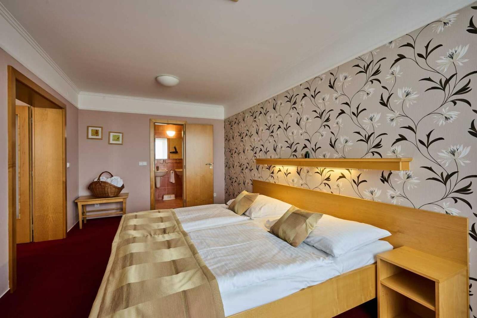 Hotel Akademie Chocerady エクステリア 写真