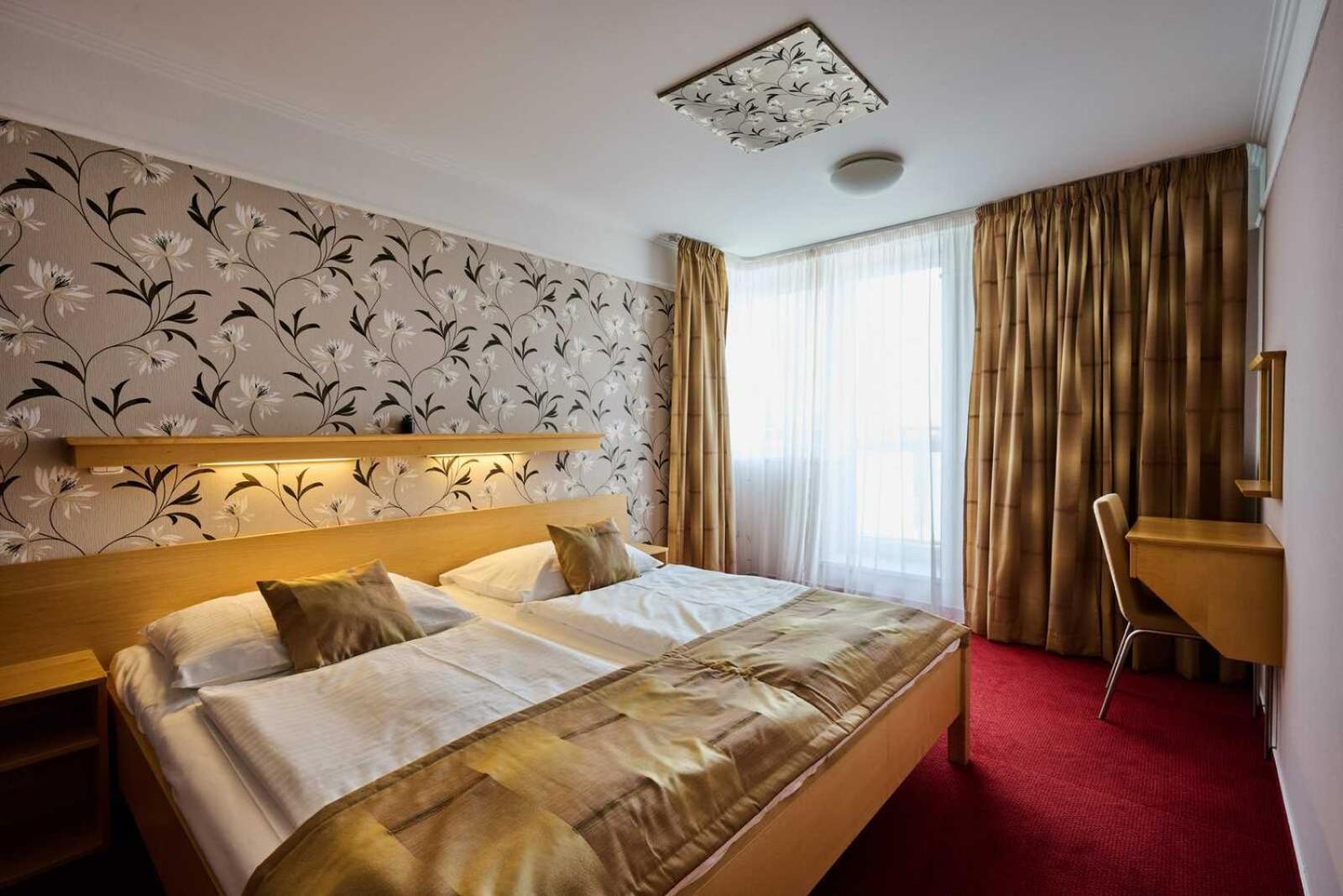 Hotel Akademie Chocerady エクステリア 写真