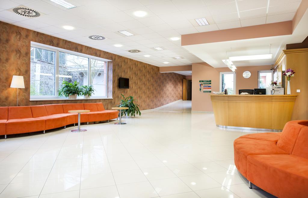 Hotel Akademie Chocerady エクステリア 写真