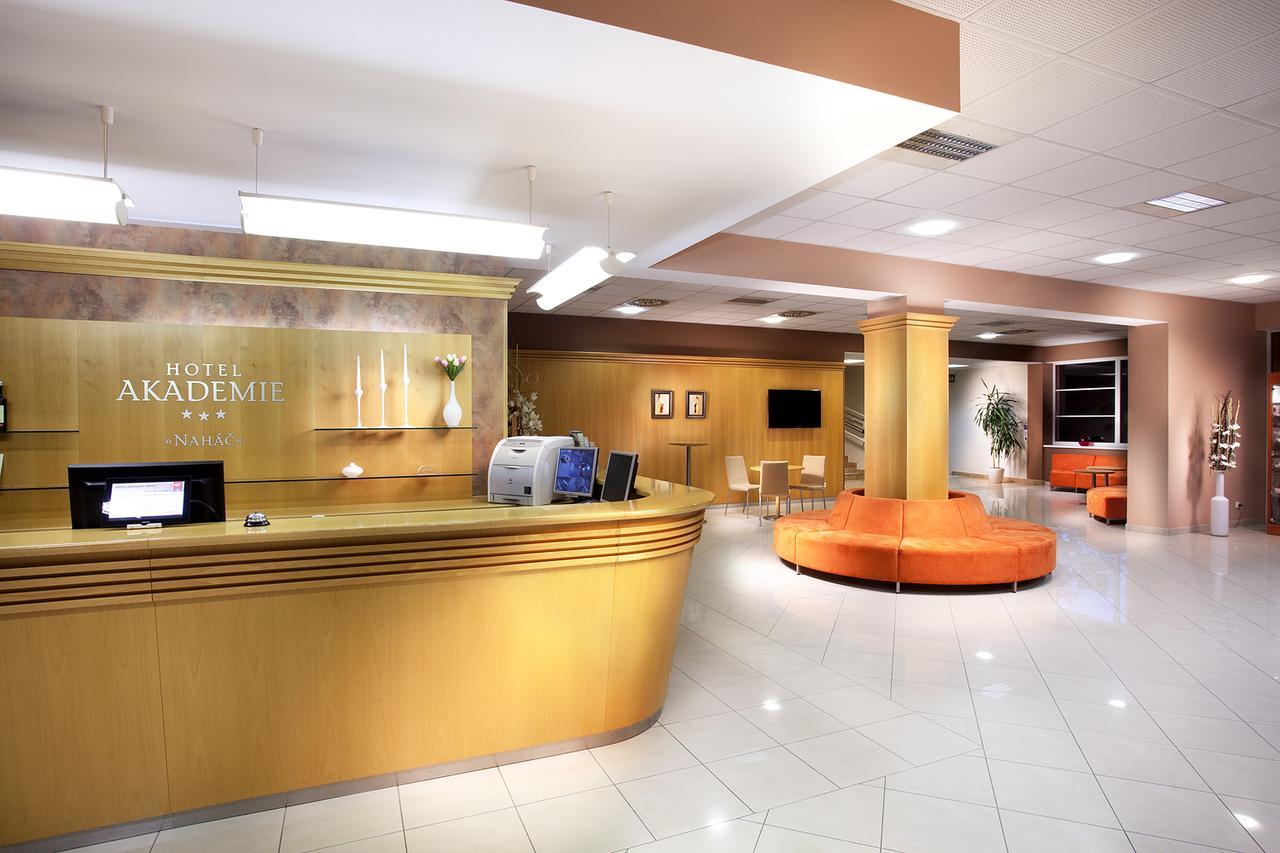 Hotel Akademie Chocerady エクステリア 写真