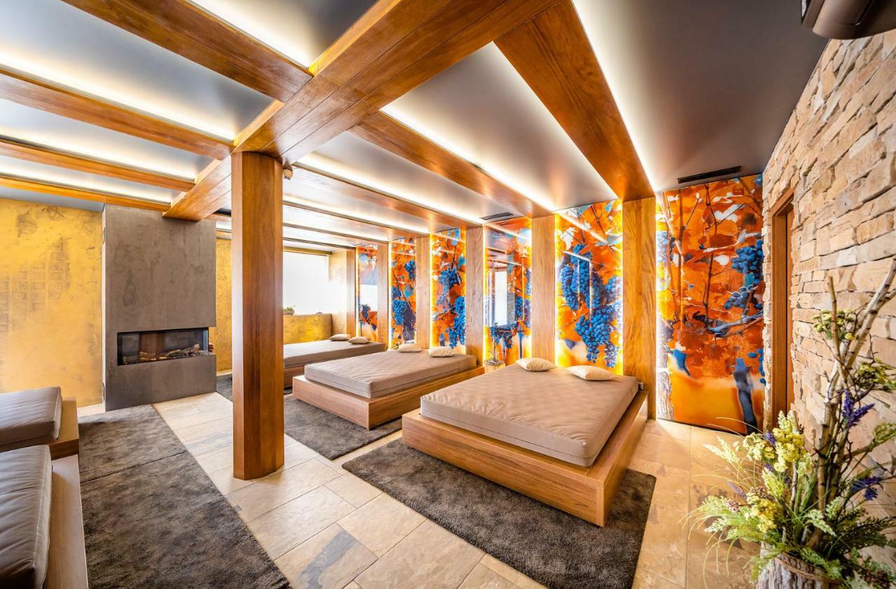 Hotel Akademie Chocerady エクステリア 写真