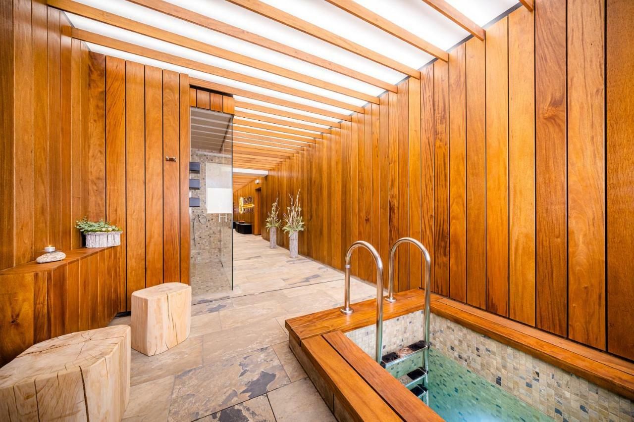 Hotel Akademie Chocerady エクステリア 写真